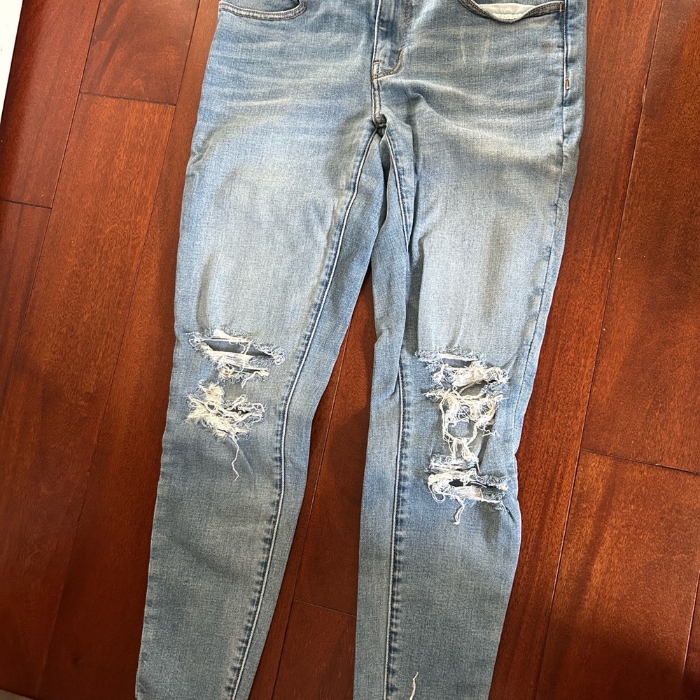 American Eagle Outfitters Light Blue Distressed Skinny Jeans
